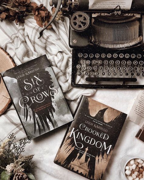 Shadow And Bone Show, The Six Of Crows, Crow Books, Bookstagram Inspiration, Shadow And Bone, Fantasy Books To Read, Leigh Bardugo, Top Books To Read, Six Of Crows