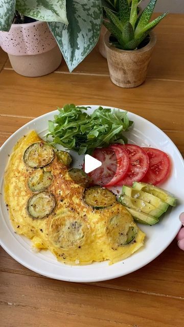 Zucchini Crumble, Egg Zucchini, Zucchini Omelette, Feta Omelette, Omelette Breakfast, Zucchini Rounds, Sliced Zucchini, Hosting Brunch, Instagram Recipes