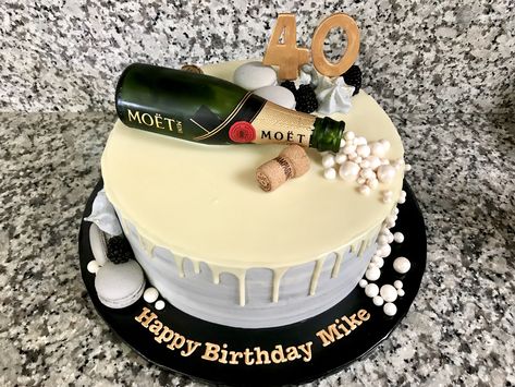 Moet champagne cake Birthday Cake Champagne, Wine Cake Designs For Men, Champagne Theme Birthday Cake, Moet Cake Ideas, Champagne Bottle Cake Ideas, Moet Cake, Alcoholic Cake Design, Champagne Cakes, Alcohol Cake Designs For Men