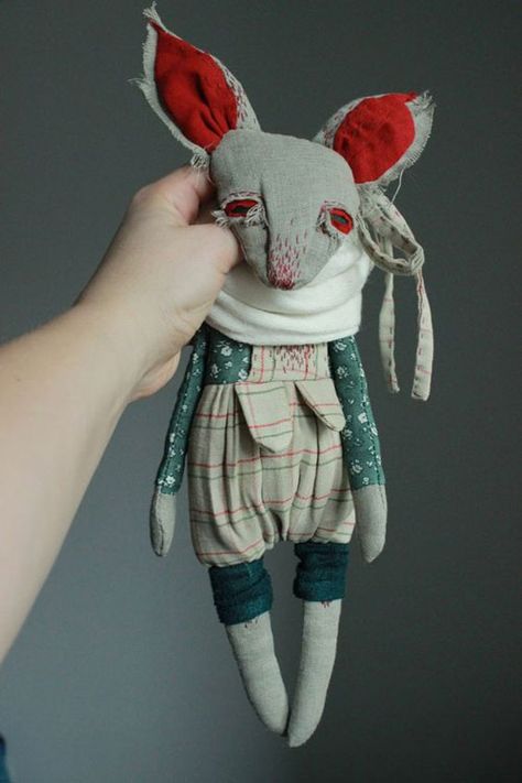 Textile Art Dolls, Doll Plushies, Art Dolls Handmade, Textile Doll, Arte Fantasy, Art Textile, Soft Sculpture, Doll Crafts, Animal Dolls