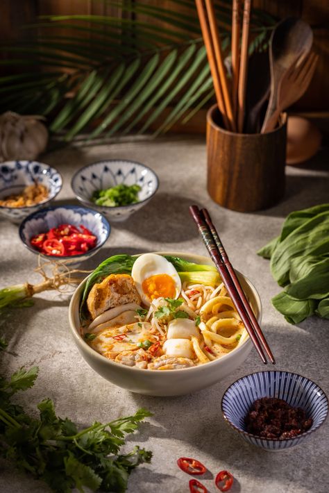 Laksa Photography, Tropical Food Photography, Japanese Food Photography Styling, Ramen Photoshoot, Ramen Photography, Noodles Photography, Modern Food Photography, Minimalist Food Photography, Japanese Food Photography