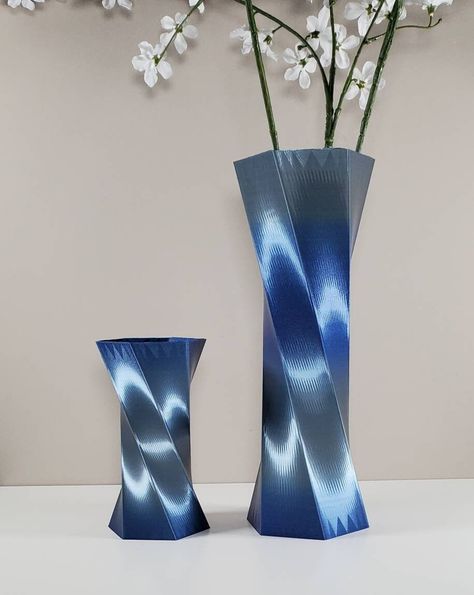 Royal Blue Centerpieces, Home Cleaning Tips, Centerpiece Home, Blue Centerpieces, Cleaning Inspiration, Smart Home Design, Silver Vase, Silver Decor, Glam Decor