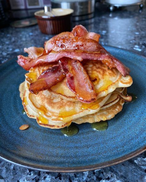 Pancakes Bacon Maple Syrup, Mac And Cheese Pancakes, Pancakes And Bacon Aesthetic, Pancakes And Bacon Breakfast, Pancakes Aesthetic Instagram, American Breakfast Aesthetic, Pancake And Bacon, Pancake Breakfast Ideas, Pancakes Breakfast Ideas