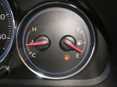 Honda Civic fuel gauge empty Z Car, How To Save Gas, Alternative Fuel, Car Care Tips, Renewable Energy Systems, Save Fuel, Fuel Gauge, Geothermal Energy, Driving Tips