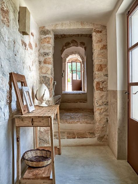 Lucia Silvestri, Old Italian House, Interior Design Competition, Italy House, Italy Home, Italian House, Rustic Wood Furniture, Italian Interior, Rustic Italian