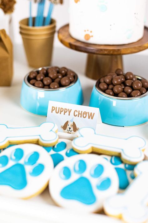 Vintage Puppy Dog Birthday Party | CatchMyParty.com Dog Shower Party, Puppy Shower Ideas, Dog Bday Party Ideas, Dog 1st Birthday Party, Dog Themed Birthday Party Ideas, Adopt A Puppy Party, Dog Party Ideas, Dog Birthday Party Pets, Dog Birthday Party Ideas