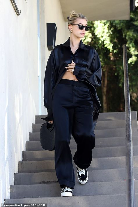 Hailey Bieber Street Style, Hailey Baldwin Street Style, Warm Fall Outfits, Hailey Bieber Outfits, Hailey Baldwin Style, Foto Poses, Looks Black, Hailey Baldwin, Celebrity Street Style