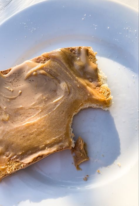 Piece of toast with peanut butter and honey spread on a white plate Peanut Butter On Toast, Peanut Butter Toast Aesthetic, Peanut Butter Aesthetic, Avocado Toast Aesthetic, Toast Aesthetic, Peanut Butter And Honey, Aesthetic Meals, Peanut Butter Toast, Butter Toast