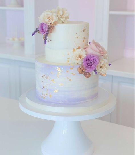 Lavender Two Tier Cake, Lilac And Gold Wedding Cake, Lavender Sweet 16 Cake, Lavender And Gold Cake, Purple Wedding Cake Elegant, Lavender Color Cake, Lilac Wedding Cakes, Lavender Cake Decoration, Lavender Cake Design