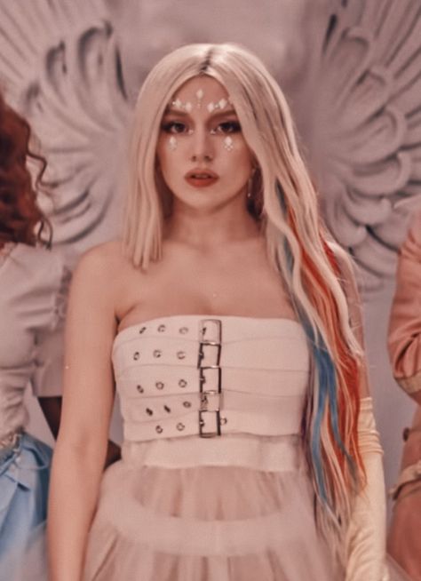 Ava Max Queen X Kings, Ava Max Kings And Queens, Ava Max, Kings And Queens, On Tumblr, Strapless Top, Queen, Tumblr, Women's Top