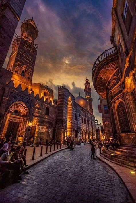 Old Cairo, Central Park Manhattan, 3 Days Trip, Honeymoon Places, Visit Egypt, Egypt Travel, Old Street, Cairo Egypt, Historical Pictures