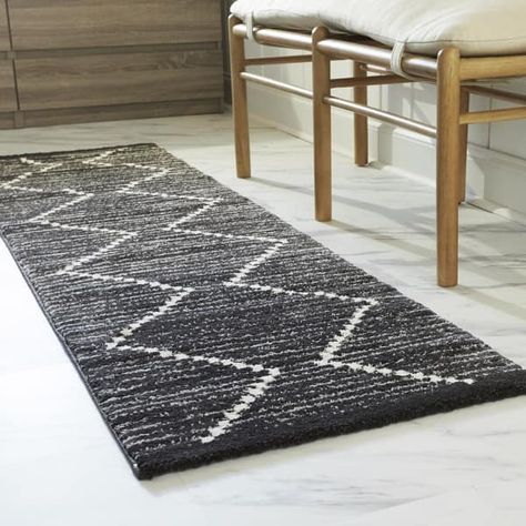 Oscar Modern Geometric Chevron Area Rug - On Sale - Bed Bath & Beyond - 28995470 Brown Room, Soft Rugs, Black Area Rugs, Sisal Rug, Geometric Area Rug, Soft Rug, Gold Colour, White Rug, The Ranch