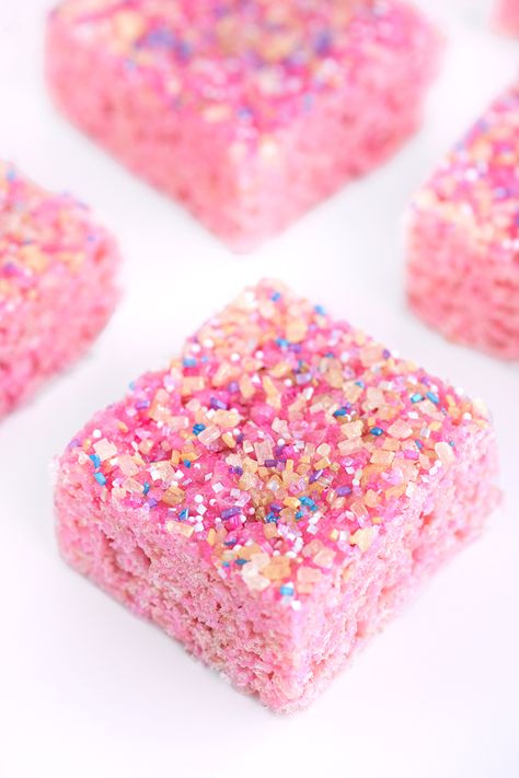 Melting Marshmallows, Pink Lemonade Cake, Pink Treats, Pink Sweets, Pink Desserts, Pink Food, Marshmallow Treats, Pink Food Coloring, Rice Krispies Treats