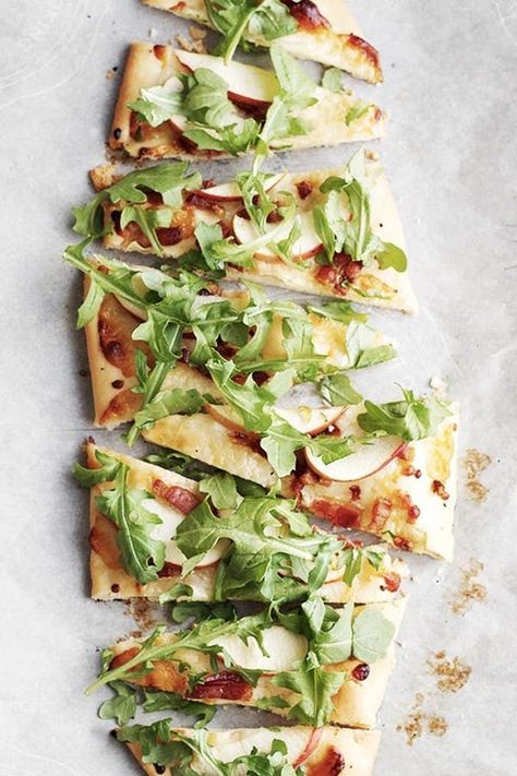 Apple Flatbread, Asparagus Flatbread, Flatbread Appetizers, Veggie Flatbread, Easy Flatbread Recipes, Flatbread Pizza Recipes, Grilled Flatbread, Easy Flatbread, Homemade Flatbread