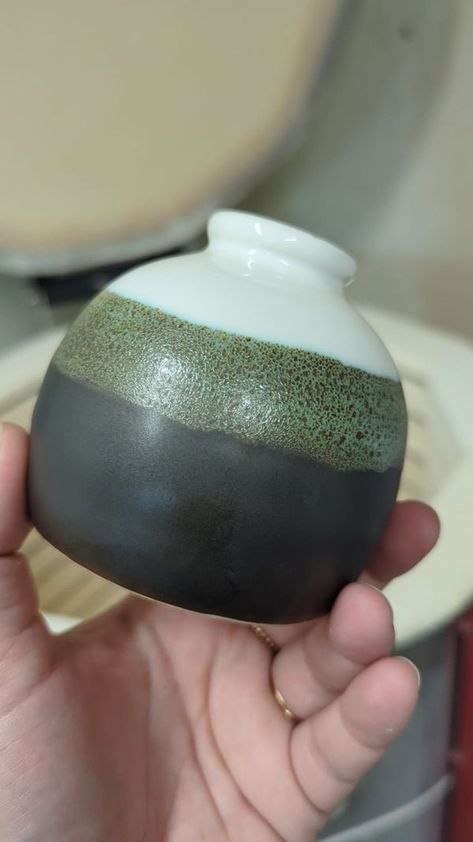 Mayco Mud Room Society | I can't find the original post but thank you so much to whoever posted about Amaco Snow over Black Walnut | Facebook Mayco Glaze Black Walnut, Black Walnut Glaze Combinations, Amaco Snow, Ceramics Glaze, Glaze Combos, Glaze Ideas, Amaco Glazes, Ceramic Glaze Recipes, Pottery Inspiration