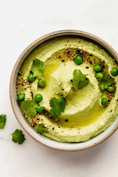 Pea Hummus Recipe, Finger Foods Vegan, Classic Hummus Recipe, Pea Hummus, Classic Hummus, Monounsaturated Fats, Salad Dip, Healthy Dip, Hummus Ingredients