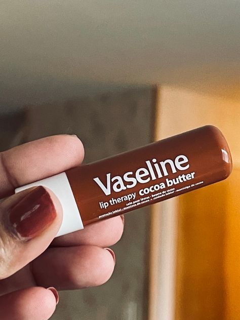 Cocoa Lip Balm, Vaseline Cocoa Butter Lip Balm, Vaseline Lip Therapy Cocoa Butter, How To Smell Like Cocoa Butter, How To Smell Like Chocolate, Vaseline Lipstick, Vaseline Products, Chocolate Lip Balm, Vaseline Cocoa Butter