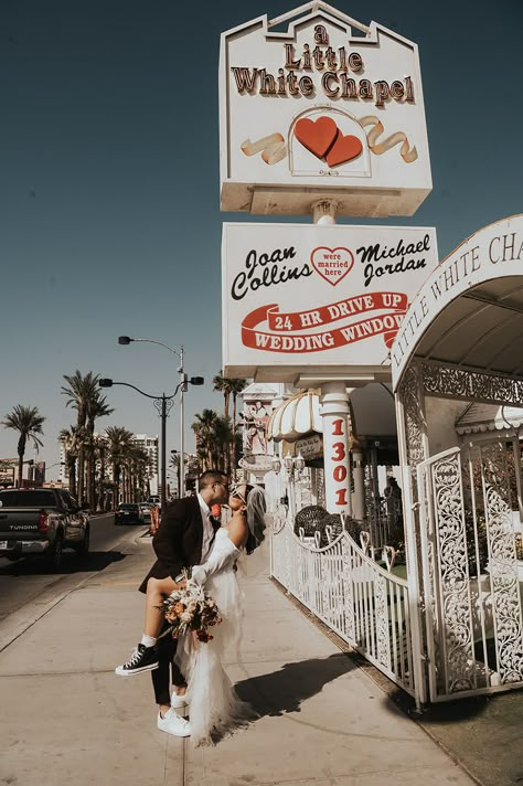 Adelina and Aiden chose to make their April 2022 Vegas wedding family-focused as, prior to their celebration, neither of them had seen their families for over two years! See more Las Vegas elopement inspiration and alternative wedding ideas at rocknrollbride.com Fun Vegas Wedding Photos, Vegas Wedding Vintage, Old Vegas Wedding, Short Vegas Wedding Dress, Elopement Ideas Dress, Vegas Elopement Dress, Las Vegas Wedding Dress, Vintage Vegas Wedding, Casual Elopement