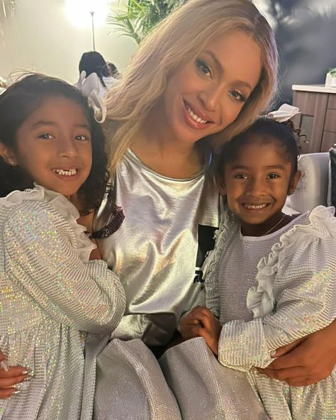 Vanessa Bryant Posts Pic of Daughters at Beyoncé Show With "Auntie BB" - E! Online Beyonce Pregnant, Kobe Bryant And Wife, Beyonce Family, Natalia Bryant, Beyonce Performance, Kobe Bryant Daughters, H.e.r Singer, Beyonce Quotes, Beyonce Fans