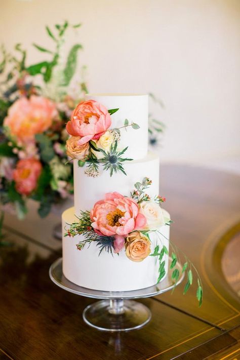 Fresh Flower Wedding Cake, Wedding Cake Designs Simple, Flower Wedding Cake, Wedding Cake Fresh Flowers, Cake With Flowers, Purple Wedding Cakes, Floral Wedding Cake, Lace Wedding Cake, Floral Wedding Cakes