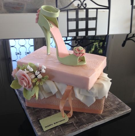 Shoe Box Cake, Box Cakes, Handbag Cakes, Shoe Cakes, Pasta Per Pizza, Cake Bag, Adult Birthday Cakes, Birthday Cakes For Women, Cakes For Women