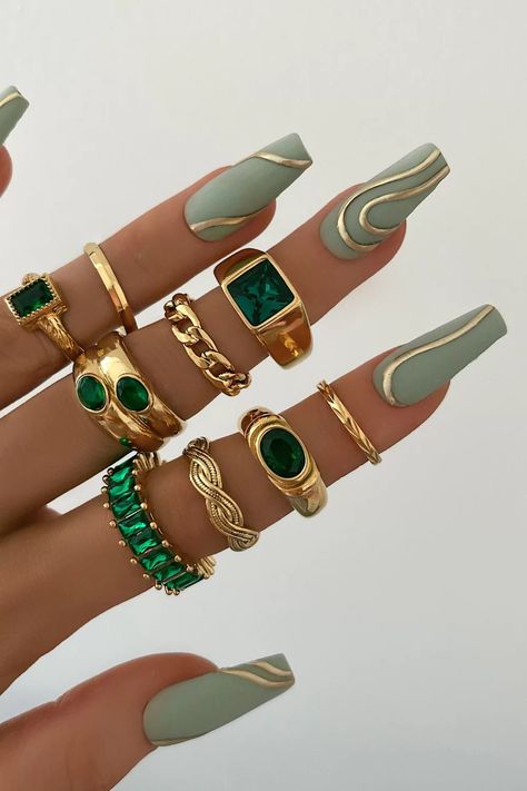 Jewel Green Nails, Green Nails Diamonds, Emerald Green Nail Designs Simple, Green 90s Nails, Emerland Green Nails Design, Hot Green Nails, Short Green Nail Designs, Shades Of Green Nails, Green Aesthetic Nails