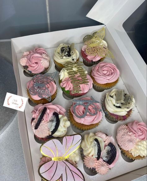 Baddie Cupcake Ideas, 24th Birthday Cupcake Ideas, Baddie Cupcakes, 18th Birthday Cupcakes Ideas, Boujee Cupcakes, Pink 21st Birthday Cupcakes, Boujee Birthday Cupcakes, Birthday Cupcakes Ideas, Diy 21st Birthday Gifts