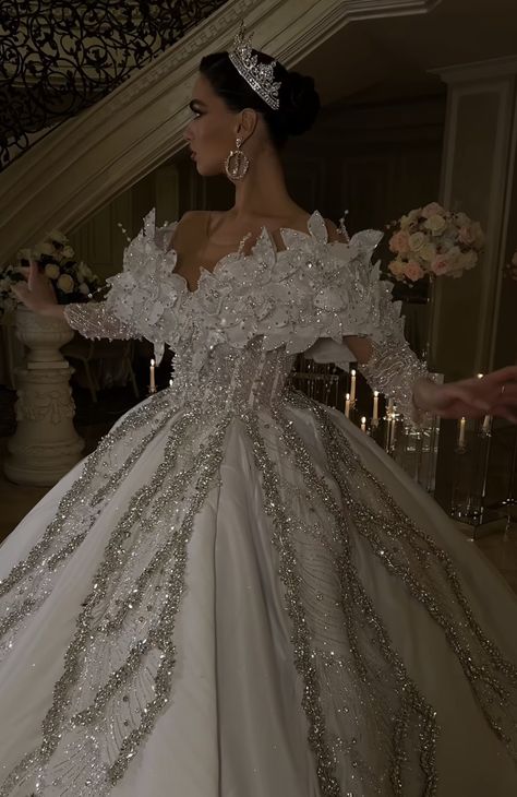 Vencanice Princesses, Panina Torne Wedding Dress, Royal Wedding Dress Queens, Extravagant Wedding Dress, Bride White Dress, Turkish Wedding Dress, Silk Wedding Dresses, White Dress Wedding, Expensive Wedding Dress