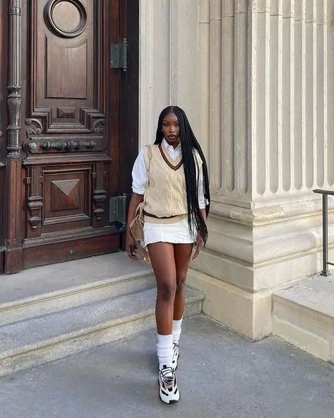 Aesthetic Outfits: 18 Styles to Help You Switch up Your Look  – Svelte Magazine Preppy Black Women Aesthetic, Woman Aesthetic, Black Core, Black Femininity, Preppy Girl, Paris Outfits, Aesthetic Black, 90s Inspired, Inspired Outfits