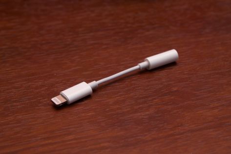 Your new $1,000+ iPhone won’t come with a headphone dongle in the box | Ars Technica Computer Robot, In Five Years, Universal Standard, Phone Gadgets, Materials Science, Wayback Machine, Smart Glasses, Future Tech, Energy Technology