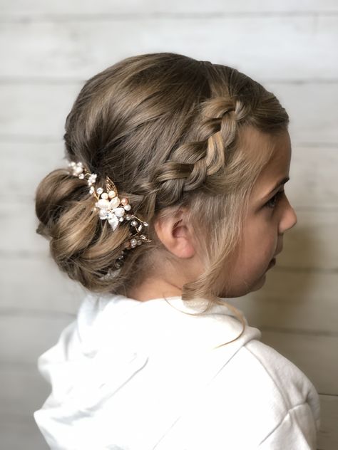 Hair Styles For Junior Bridesmaid, Junior Bridesmaid Braided Hairstyles, Wedding Hairstyles Junior Bridesmaid, Flowergirl Hairstyle Braid Updo, Little Flower Girl Hair Styles, Girls Bridesmaid Hair, Wedding Hair Junior Bridesmaid, Kids Flower Girl Hairstyles, Wedding Hair For Junior Bridesmaids