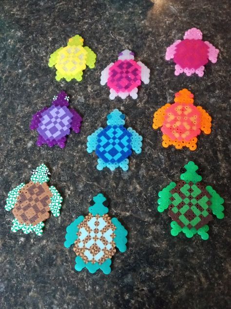 Perler Beads Sea Turtle, Tropical Perler Beads, Summer Pearler Bead Ideas, Harmer Beads Ideas, Sea Turtle Bead Pattern, Cute Aquabead Designs, Beach Perler Bead Ideas, Starfish Perler Beads, Perler Beads Fish Pattern