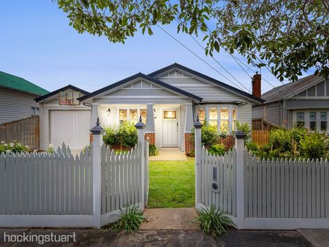 California Bungalow Australian, Red Brick Walls, California Bungalow, Bungalow Exterior, Clerestory Windows, Sleek Kitchen, Bungalow House, House Paint Exterior, Indoor Outdoor Living