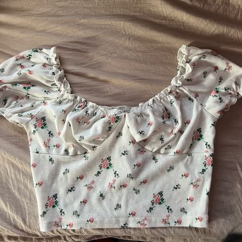 SHEIN white crop top flower shirt Flower Tops, Flower Shirt, Shein Tops, White Crop, White Crop Top, Floral Shirt, Love Her, Crop Top, Crop Tops