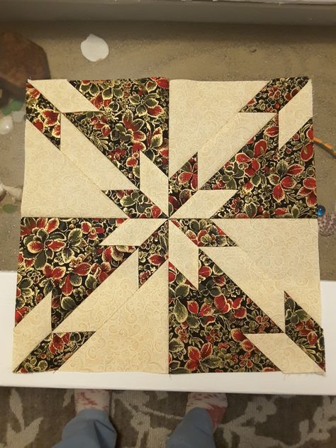 Accuquilt Projects Ideas, Hunters Star, Hunters Star Quilt, Christmas Quilting Projects, Asian Quilts, Star Quilt Pattern, Quilt Blocks Easy, Big Block Quilts, Quilt Block Patterns Free