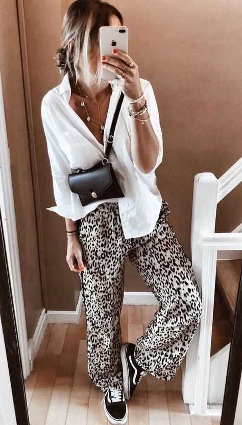 78b9cab19959e4af8ff46156ee460c74 Fashion Pants Outfit, Leopard Print Outfits, Leopard Print Pants, Outfit Trends, Print Pants, Print Trends, Looks Style, Mode Inspiration, Outfits Casuales