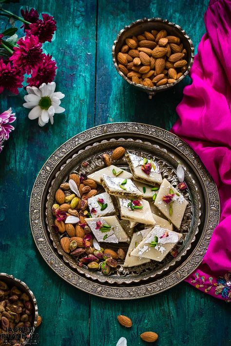 Nuts Picture, Pakistani Sweets, Sweet Platter, Advertisement Photography, Sweets Photography, Diwali Vibes, Indian Food Photography, Diwali Sweets, Diwali Food