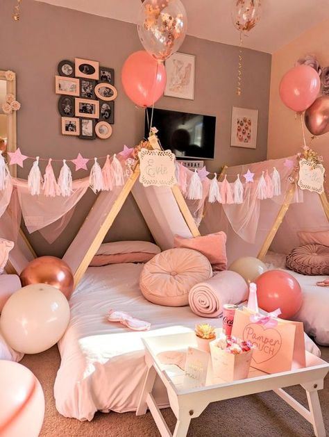 Asthetic Sleepover Tents, Birthday Tents Sleepover, Sweet 16 Sleepover, Slumber Party Decorations, 12th Birthday Party Ideas, Teepee Sleepover, Country Birthday Party, Birthday Sleepover Ideas, Slumber Party Birthday