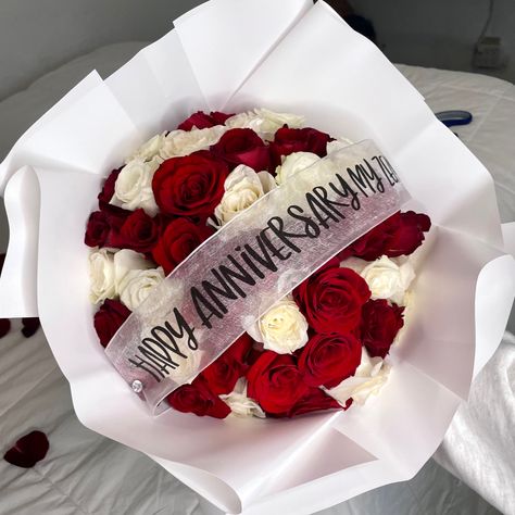 Anniversary Bouquet Anniversary Bouquet Gift Ideas, Flower Bouquet Anniversary, Anniversary Bouquet For Him, Anniversary Bouquet, Happy Anniversary Flowers Bouquets, Happy Anniversary Bouquet Flower, Red Roses Bouquet Gift Birthday, 6 Month Anniversary, 6 Year Anniversary