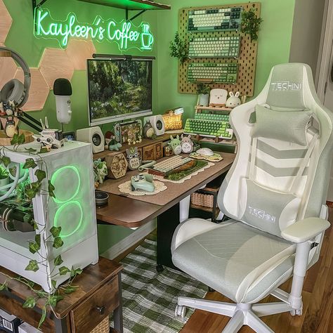 Pastel Mint Gaming Chair – Techni Sport Pink And Green Gaming Room, Gaming Pc Ideas, Green And Purple Gaming Setup, Mint And White Bedroom, Green Game Room, Mint Green Office, Cute Gaming Chair, Cozy Office Chair, Green Gamer Aesthetic