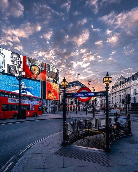 Congratulations to... . 📸 Visionarie Piccadilly Circus London, Road Trip Uk, London England Travel, London Wallpaper, London Pictures, Piccadilly Circus, St Pancras, London Places, Early In The Morning