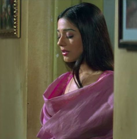 Amrita Rao Vivah Outfits, Poonam Vivah Movie, Vivah Amrita Rao, Amrita Rao Aesthetic, Amrita Rao 90s, Vivah Movie Aesthetic, Vivah Movie Pics, Amrita Rao Vivah, South Asian Hair