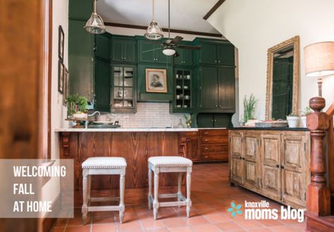 Hgtv Home Town, Home Town Hgtv, Top Kitchen Designs, Two Tone Kitchen, Foyer Decorating, Kitchen Design Trends, Home Town, Green Kitchen, Home Trends