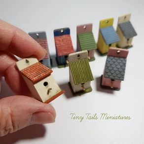 Doll House Miniatures Tiny Things, Miniature Birdhouse, Miniature Art Tiny Things, Miniature Birds Diy, Miniature Forest Diy, Fairy Garden Accessories Diy Miniature Furniture, Diy Necklace Patterns, Driftwood Art Diy, Miniature Printables