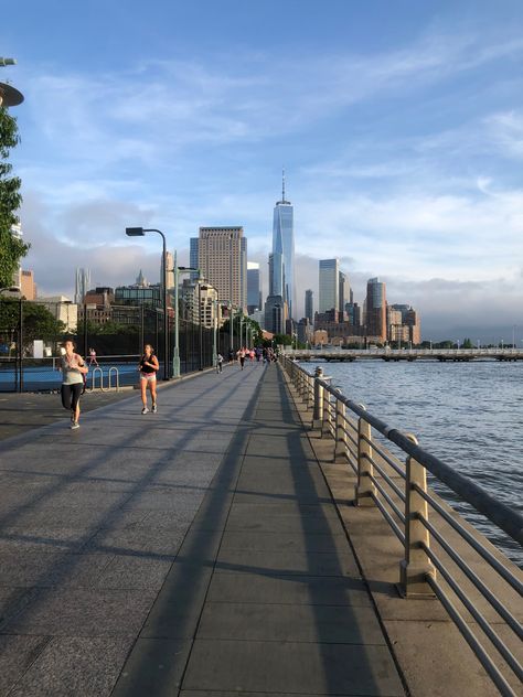 New York the best place to run ... #running Nyc Running Aesthetic, Running In New York, Running Nyc, Nyc Running, Morning Movement, Thea Stilton, Nyc Marathon, Mini Project, City Marathon