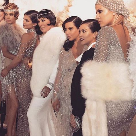 Kardashians & Jenners from Kris Jenner's Great Gatsby-Themed 60th Birthday Party  "1920's Squad! (my shawl is faux fur before you hatin ass hoes even start...Let me remind you. Happy hoes ain't hatin' and hatin' hoes ain't happy," Khloe Kardashian wrote on Instagram. Kris Jenner Birthday, Roaring 20s Party Outfit, Great Gatsby Outfits, Gatsby Party Outfit, Gatsby Outfit, Gatsby Party Dress, Gatsby Look, 20s Wedding, Veils Bridal