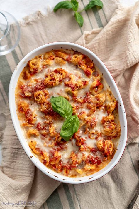 Cheesy Baked Tortellini, Baked Tortellini Casserole, Tortellini Casserole, Mozzarella And Tomato, Pesto Pasta Bake, Baked Tortellini, Spinach Tortellini, Tortellini Bake, Tomatoes Mozzarella