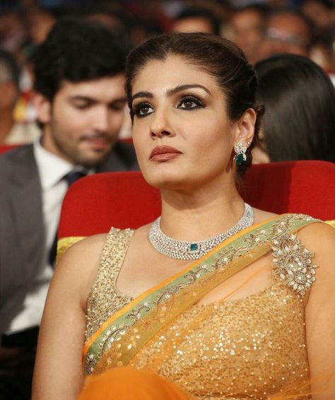 Raveena Tandon Raveena Tandon, Indian Navel, National Film Awards, Indian Woman, Bollywood Girls, Indian Actress Hot Pics, Film Awards, Bollywood Celebrities, Indian Beauty Saree