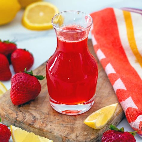 Strawberry Lemonade Syrup Recipe - We are not Martha Lemonade Syrup, Apple Brown Sugar, Macchiato Recipe, Homemade Strawberry Lemonade, Pineapple Syrup, Honey Simple Syrup, Homemade Soda, Simple Syrup Recipes, Make Simple Syrup