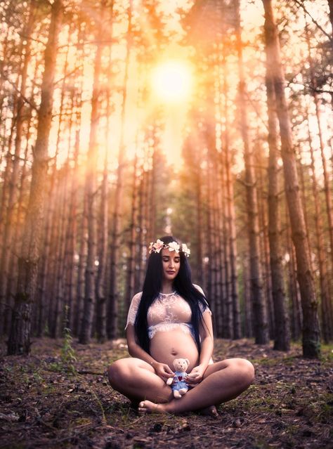 Fall Maternity Photos, Outdoor Maternity Photos, Pregnancy Photos Couples, Maternity Photography Poses Pregnancy Pics, Maternity Photography Outdoors, Maternity Photography Couples, Maternity Photoshoot Poses, Maternity Dresses For Photoshoot, Fall Maternity